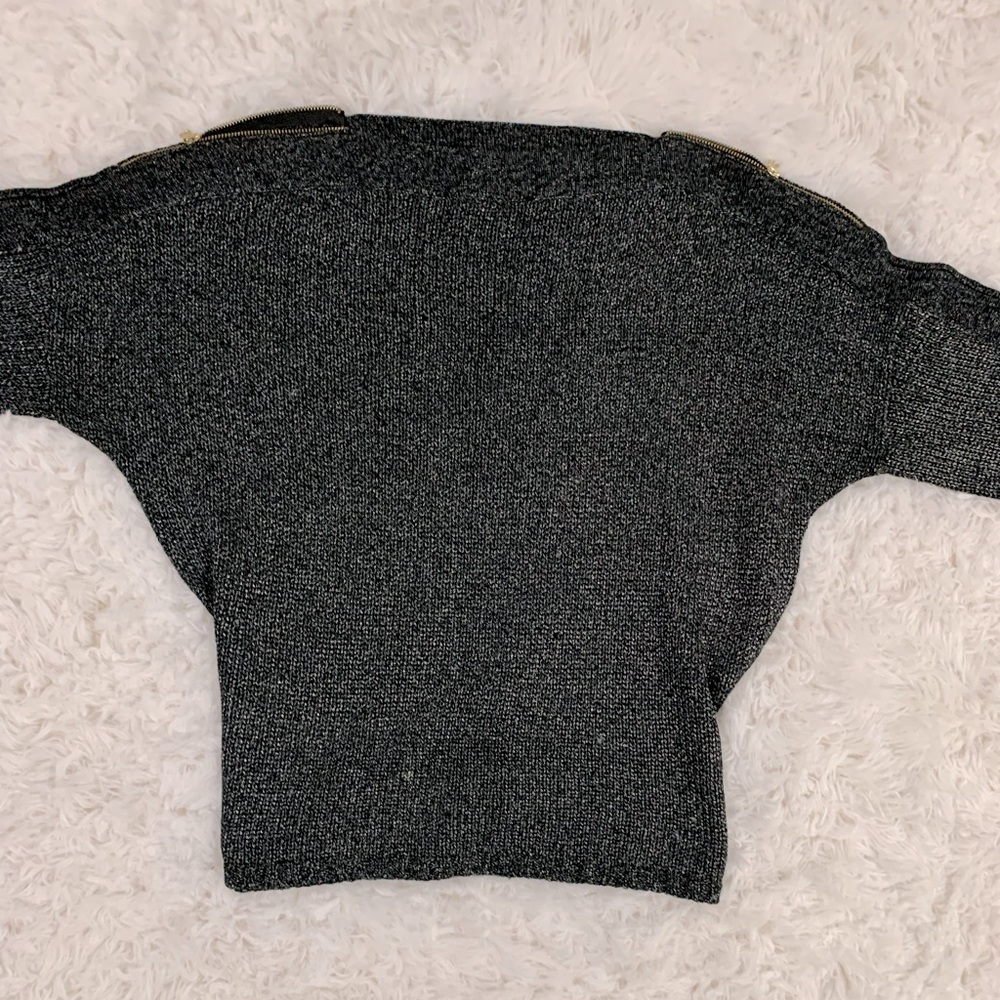 Gap Short Sleeve  Light weight Sweater. Size Large